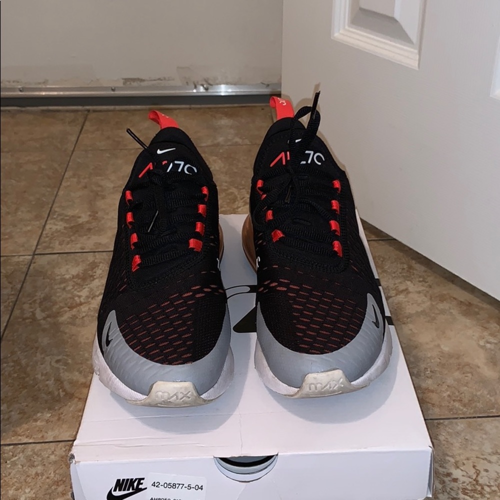 Nike 270